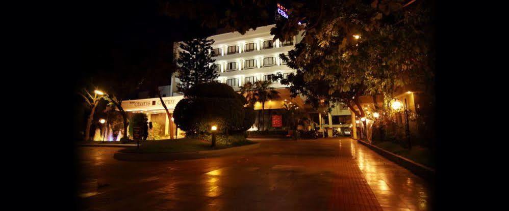 Hotel Cenneys Gateway Салем Екстер'єр фото